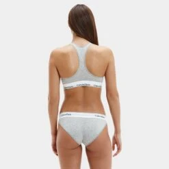 Calvin Klein Dames Bralette Grijs -BJØRN BORG Verkoopwinkel aHR0cHM6Ly93d3cuYm94ZXJzLm5sL21lZGlhL2NhdGFsb2cvcHJvZHVjdC9jL2EvY2FsdmluLWtsZWluX2YzNzg1ZS0wMjBfbW9kZWxfYWNodGVya2FudC5qcGc c3RvcmU9Ym94ZXJzX25sJmltYWdlLXR5cGU9aW1hZ2U