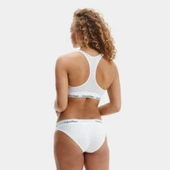 Calvin Klein Dames Bralette Wit -BJØRN BORG Verkoopwinkel aHR0cHM6Ly93d3cuYm94ZXJzLm5sL21lZGlhL2NhdGFsb2cvcHJvZHVjdC9jL2EvY2FsdmluLWtsZWluX2YzNzg1ZS0xMDBfbW9kZWxfYWNodGVya2FudC5qcGc c3RvcmU9Ym94ZXJzX25sJmltYWdlLXR5cGU9aW1hZ2U