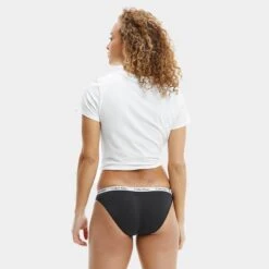 Calvin Klein Dames 3-pack Slips Zwart -BJØRN BORG Verkoopwinkel aHR0cHM6Ly93d3cuYm94ZXJzLm5sL21lZGlhL2NhdGFsb2cvcHJvZHVjdC9jL2EvY2FsdmluLWtsZWluX3FkMzU4OGUtMDAxX21vZGVsX2FjaHRlcmthbnQuanBnP3N0b3JlPWJveGVyc19ubCZpbWFnZS10eXBlPWltYWdl