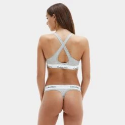 Calvin Klein Dames Bralette Lift Grijs -BJØRN BORG Verkoopwinkel aHR0cHM6Ly93d3cuYm94ZXJzLm5sL21lZGlhL2NhdGFsb2cvcHJvZHVjdC9jL2EvY2FsdmluLWtsZWluX3FmMTY1NGUtMDIwX21vZGVsX2FjaHRlcmthbnQuanBnP3N0b3JlPWJveGVyc19ubCZpbWFnZS10eXBlPWltYWdl