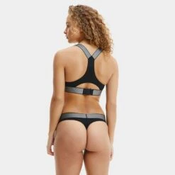 Calvin Klein Dames Lightly Lined String Zwart -BJØRN BORG Verkoopwinkel aHR0cHM6Ly93d3cuYm94ZXJzLm5sL21lZGlhL2NhdGFsb2cvcHJvZHVjdC9jL2EvY2FsdmluLWtsZWluX3FmNDA1NGUtMDAxX21vZGVsX2FjaHRlcmthbnQuanBnP3N0b3JlPWJveGVyc19ubCZpbWFnZS10eXBlPWltYWdl