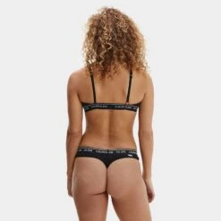 Calvin Klein Dames Ck One String Zwart -BJØRN BORG Verkoopwinkel aHR0cHM6Ly93d3cuYm94ZXJzLm5sL21lZGlhL2NhdGFsb2cvcHJvZHVjdC9jL2EvY2FsdmluLWtsZWluX3FmNTczM2UtMDAxX21vZGVsX2FjaHRlcmthbnQuanBnP3N0b3JlPWJveGVyc19ubCZpbWFnZS10eXBlPWltYWdl