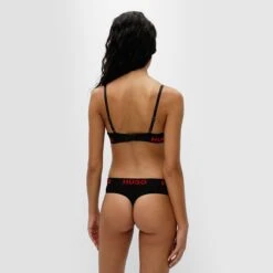 Hugo Boss Dames HUGO Sporty Logo String Zwart -BJØRN BORG Verkoopwinkel aHR0cHM6Ly93d3cuYm94ZXJzLm5sL21lZGlhL2NhdGFsb2cvcHJvZHVjdC9oL3UvaHVnby1ib3NzXzUwNDY5NjUxLTAwMV9tb2RlbF9hY2h0ZXJrYW50LmpwZz9zdG9yZT1ib3hlcnNfbmwmaW1hZ2UtdHlwZT1pbWFnZQ